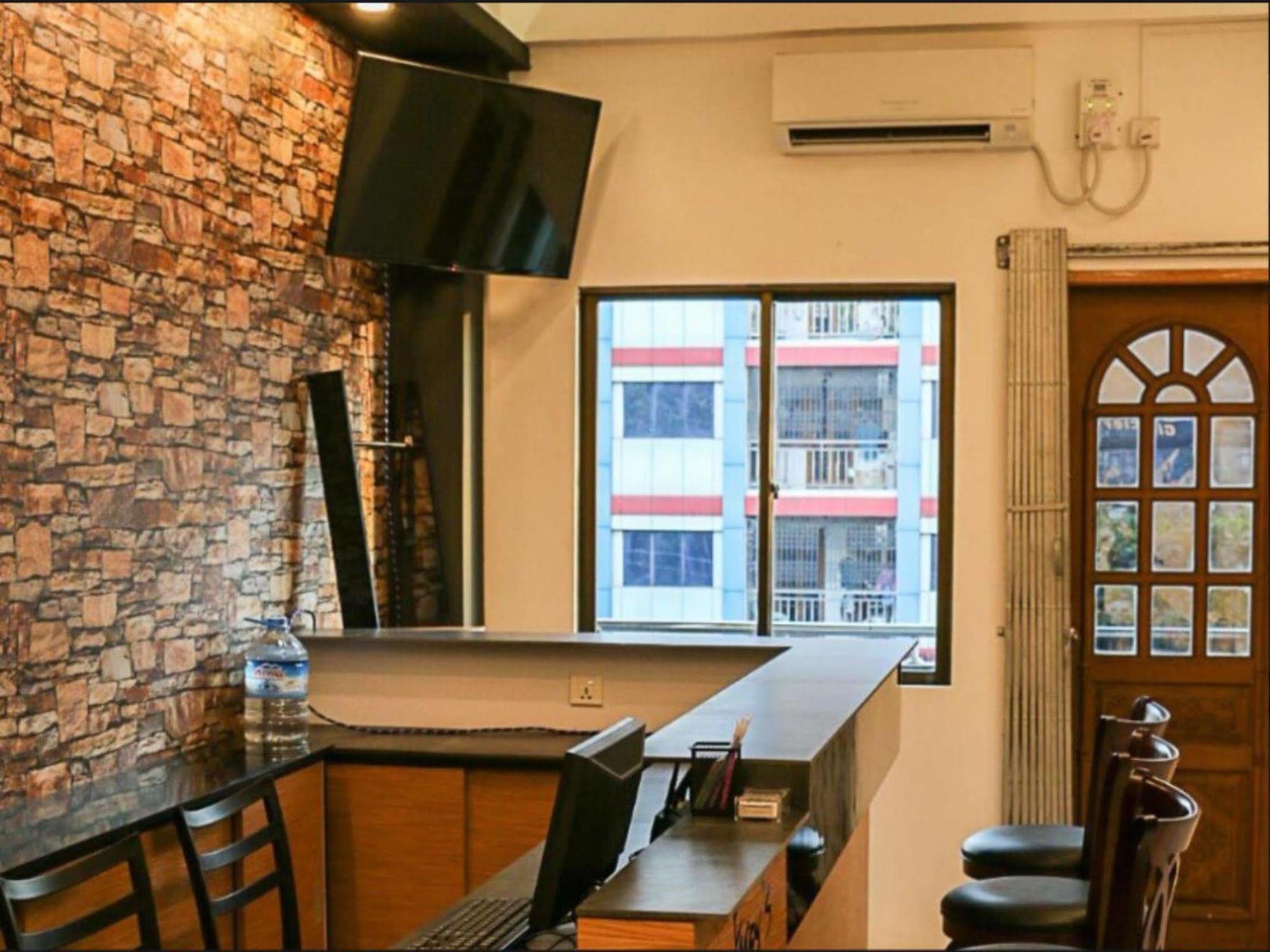 Wayfarer'S Rest Hotel Янгон Екстериор снимка