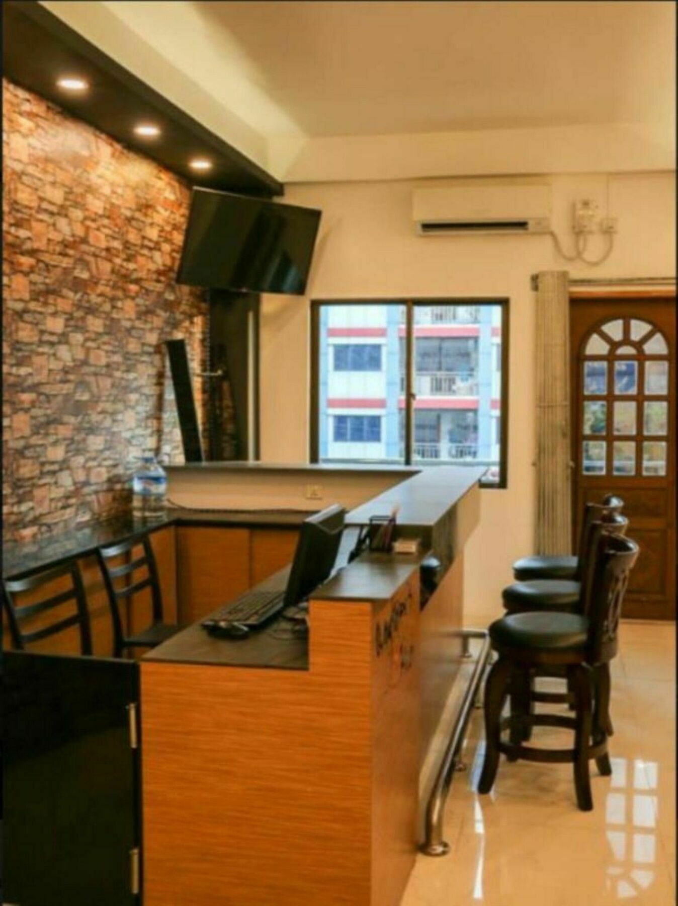 Wayfarer'S Rest Hotel Янгон Екстериор снимка