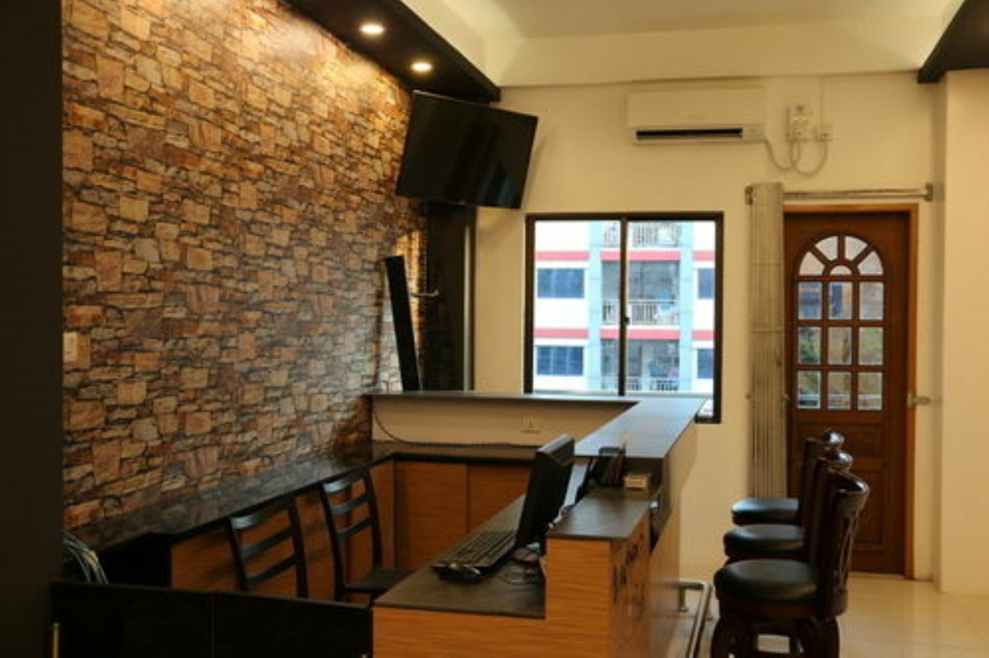 Wayfarer'S Rest Hotel Янгон Екстериор снимка